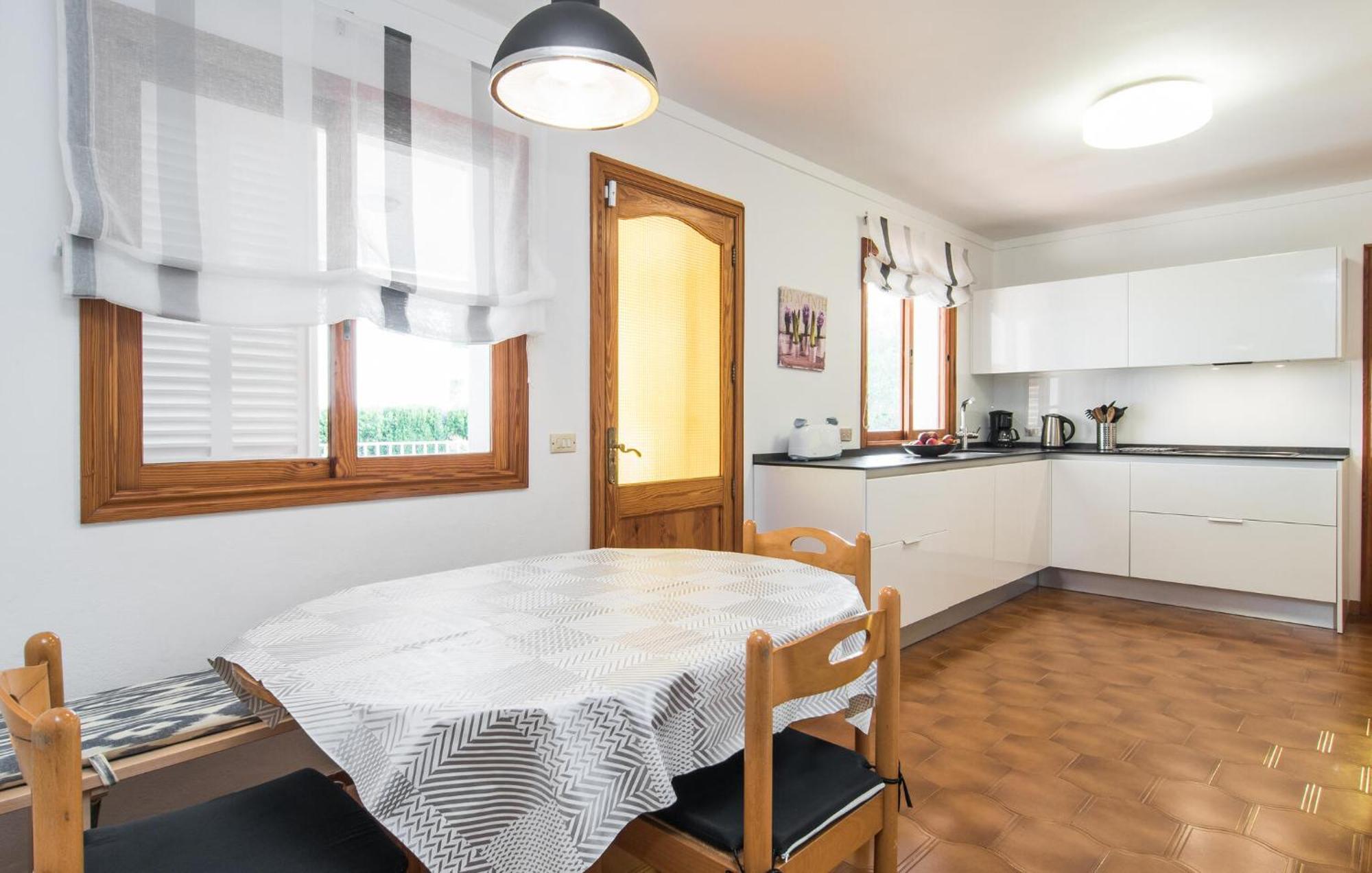 4 Bedroom Beautiful In Feriehus *