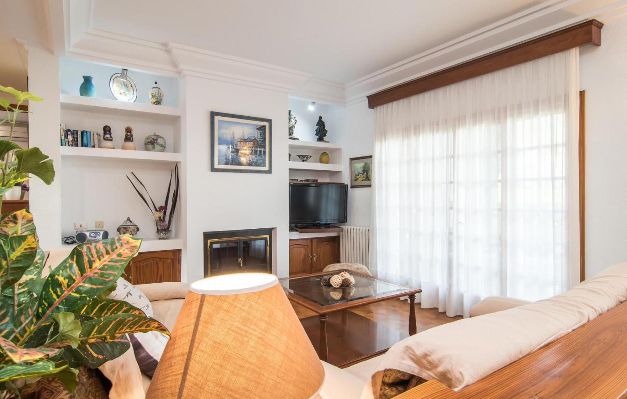 4 Bedroom Beautiful In *
