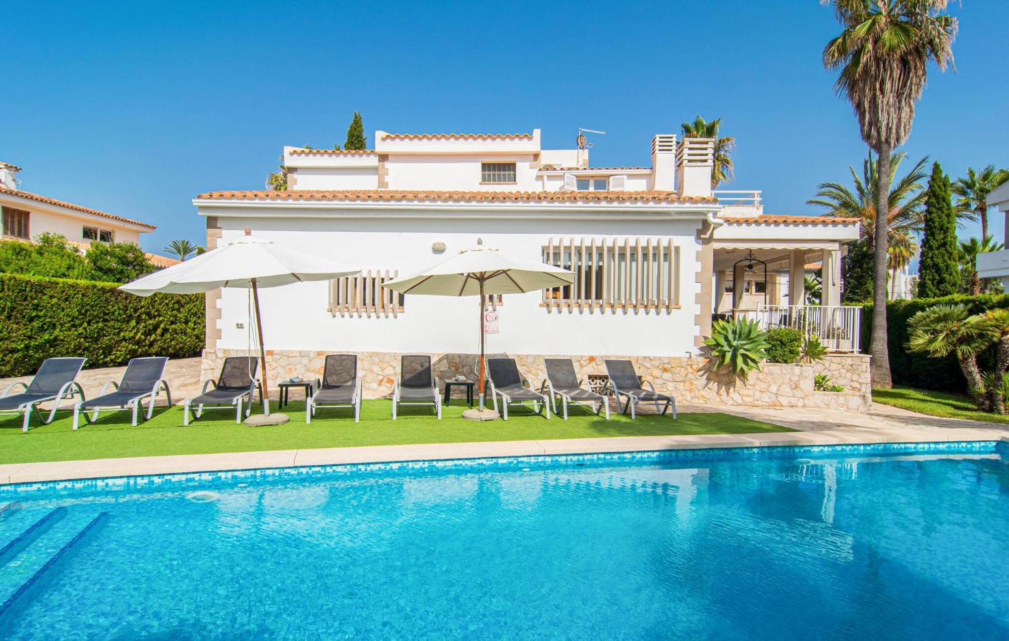 4 Bedroom Beautiful In Ferienhaus