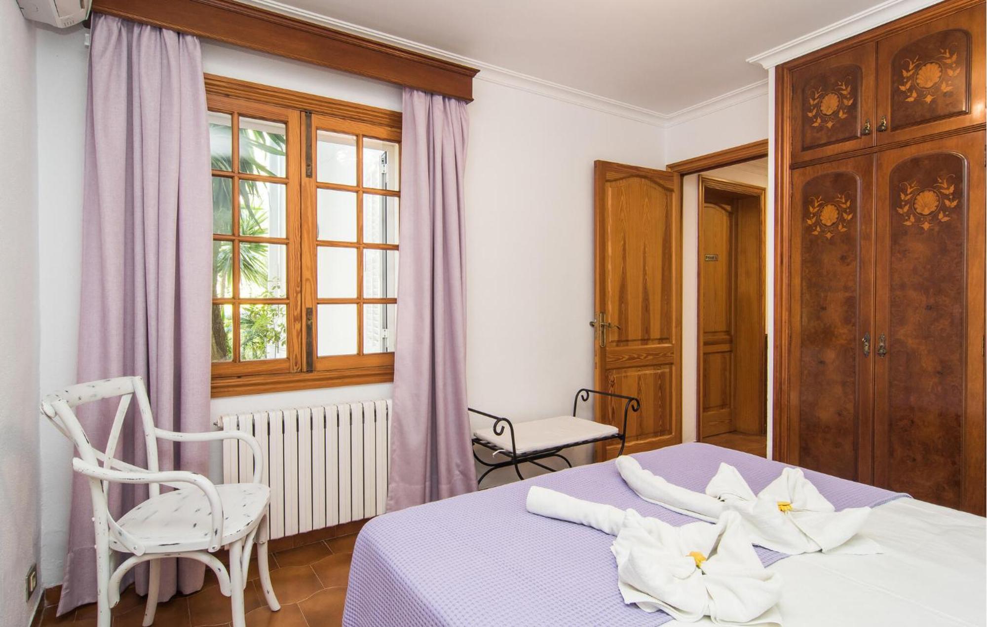 4 Bedroom Beautiful In Ferienhaus *