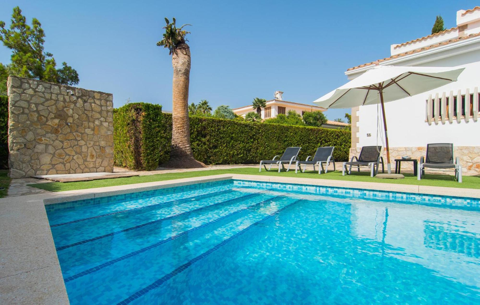 4 Bedroom Beautiful In Ferienhaus Pollença